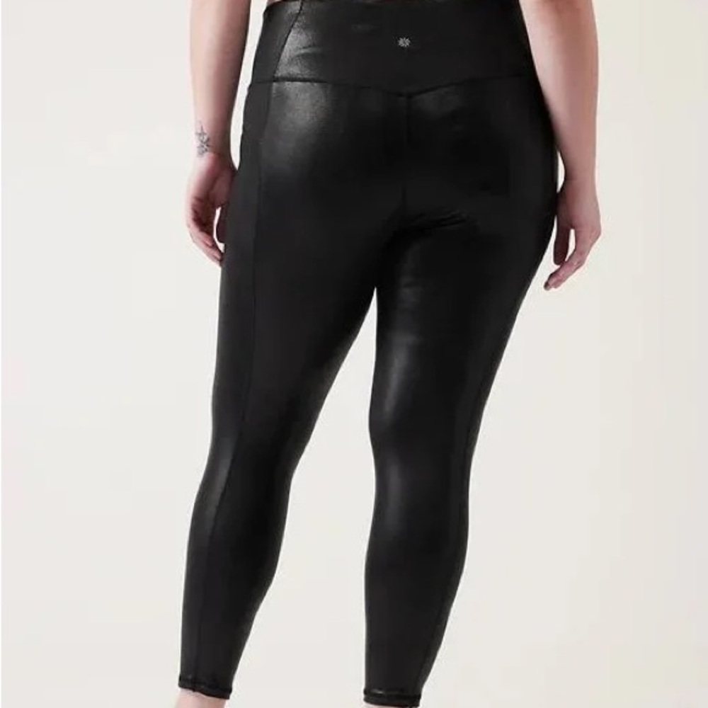 ATHLETA Salutation Stash Shine Tight Size XL BLACK NWT